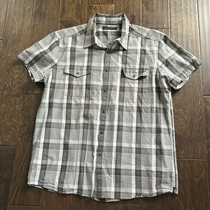 Kenneth Cole men’s short sleeved button up 🩶💚